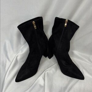 Risdoada black velvet feel side zip up heel boots size 8-8.5